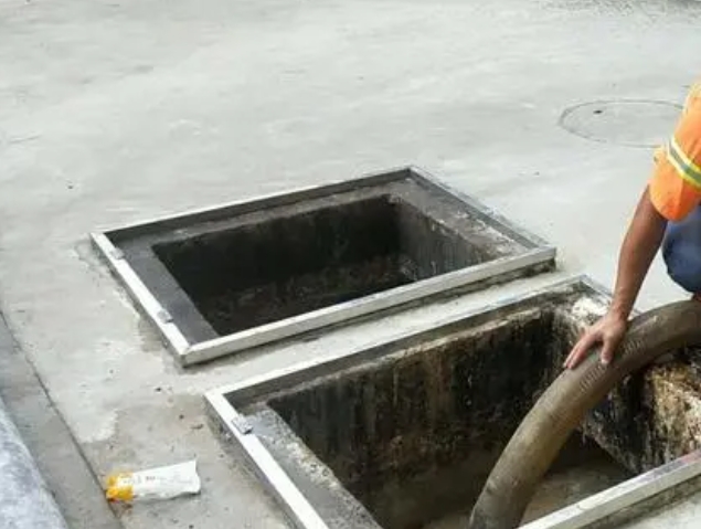 西岗化粪池清理